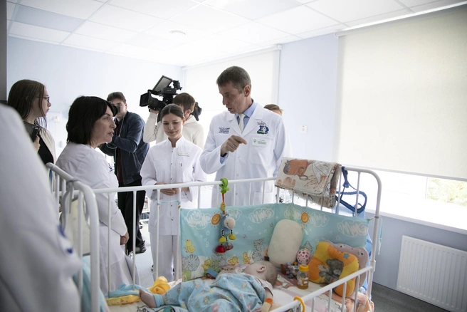 Татьяна Савинова пообщалась с родителями пациентов | Источник: Юлия Ефимова