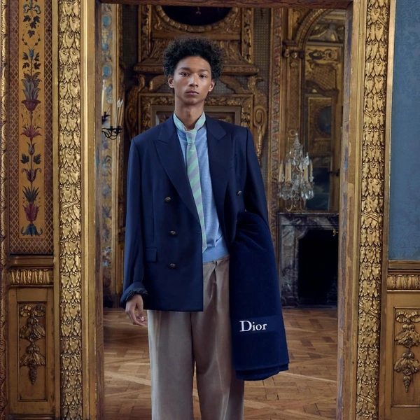 Мужской Dior глазами Джонатана Андерсона: деним, вышивка и дух Лиги Плюща