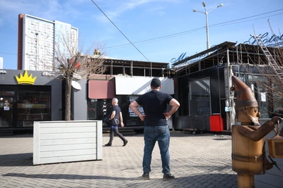 В Екатеринбурге стартовал снос торговых павильонов у железнодорожного вокзала