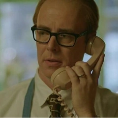 «Взрослый брат мужа каждый день звонит моей 10-летней дочери»