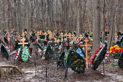 Epitaphs at Ufa's Southern Cemetery: Last Words to Loved Ones