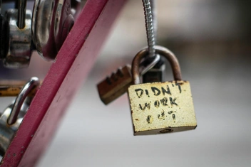 «​​Ты съела фрукты, а мама их мне купила!»: женщины рассказали, по каким словам мужей предсказали развод