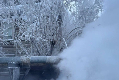 В Якутске 23 дома остались без тепла из-за ДТП с трубопроводом