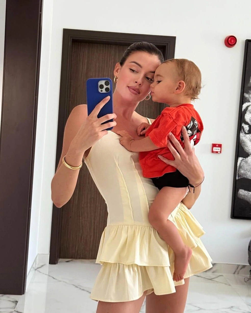 София Никитчук со своим крестным сыном | Источник: nikitchuksofi / Instagram.com*