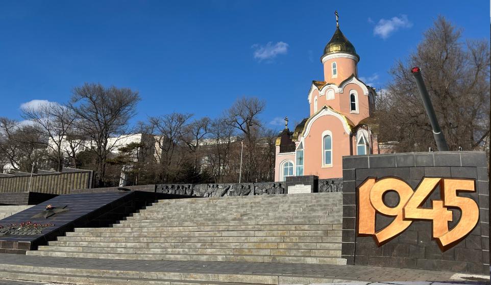 Мемориальный ансамбль Боевая слава Тихоокеанского флота в 1997 года и на сегодняшний день | Источник: Елена Буйвол / VLADIVOSTOK1.RU