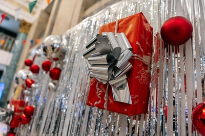 Идеи новогодних подарков для бабушки и дедушки