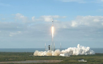 Мягкая посадка: компания SpaceX в 300-й раз вернула на Землю первую ступень ракеты-носителя Falcon 9