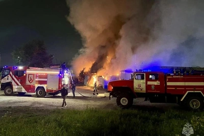 Ночной пожар у «Китайского рынка» в Челябинске