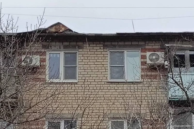 В Волгограде ураган повредил крышу многоквартирного дома