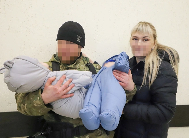 Рязанский росгвардеец, вернувшийся из зоны СВО, впервые увидел новорожденных сыновей | ya62.ru