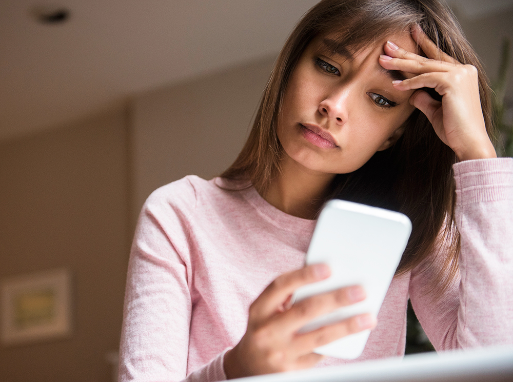 Почему мы всегда боимся что-то упустить, или Как FOMO стал эпидемией XXI века | marieclaire.ru