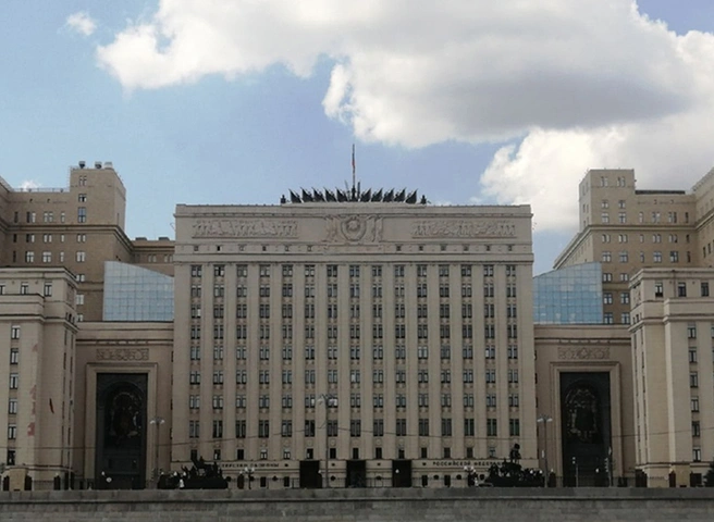 На территорию Минобороны в Москве попытался прорваться неадекватный мужчина | ya62.ru
