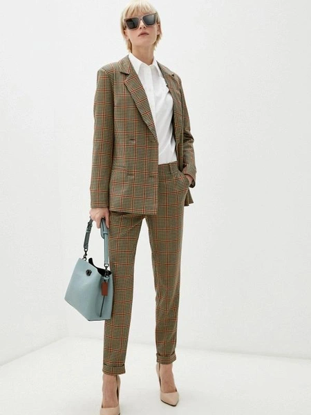 Костюм AvemodЦена: 11 800 руб.Где купить: lamoda.ru