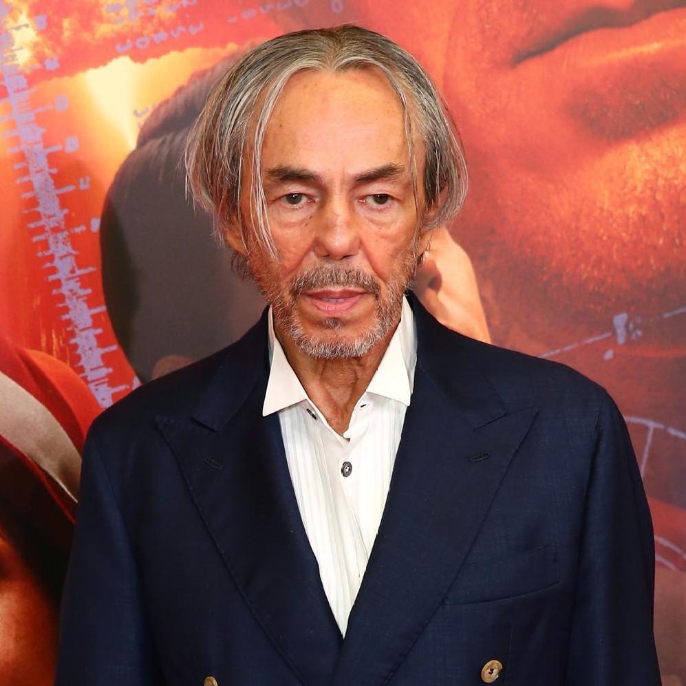 Погребальная процессия пройдет пешком от дома до кладбища: в Чечне начались похороны Умара Джабраилова