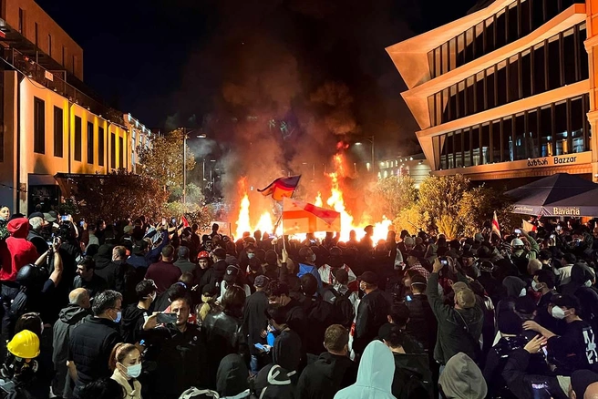 В Тбилиси протестующие ворвались в президентский дворец — спецназ применил слезоточивый газ | Источник: Егиков Михаил/ТАСС