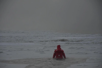 Missing Tourist Search Ends: Ice-Floating Regulation in Focus