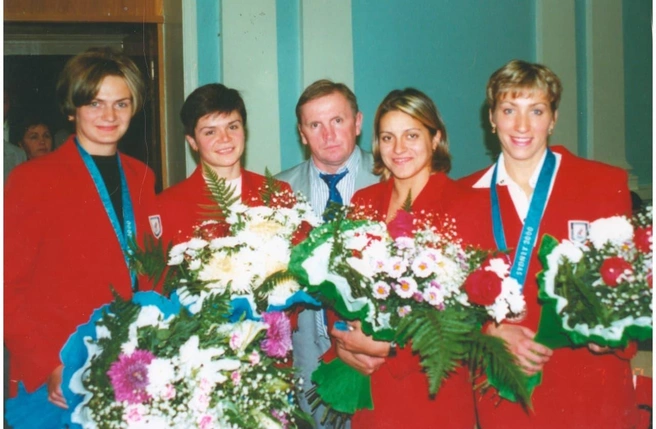 В челябинском аэропорту медалисток встречали с цветами | Источник: wpcluburalochka.ru