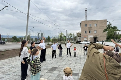 Полицейские Ак-Довурака провели зарядку для детей в рамках акции