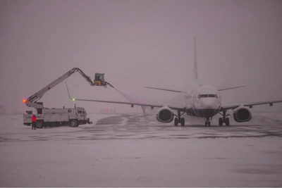 Hourly flight delays leave Yekaterinburg vacationers stranded at Koltsovo