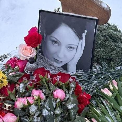 «Было очевидно, что чудо не случится — происходит необратимое»: как умирала Евгения Добровольская