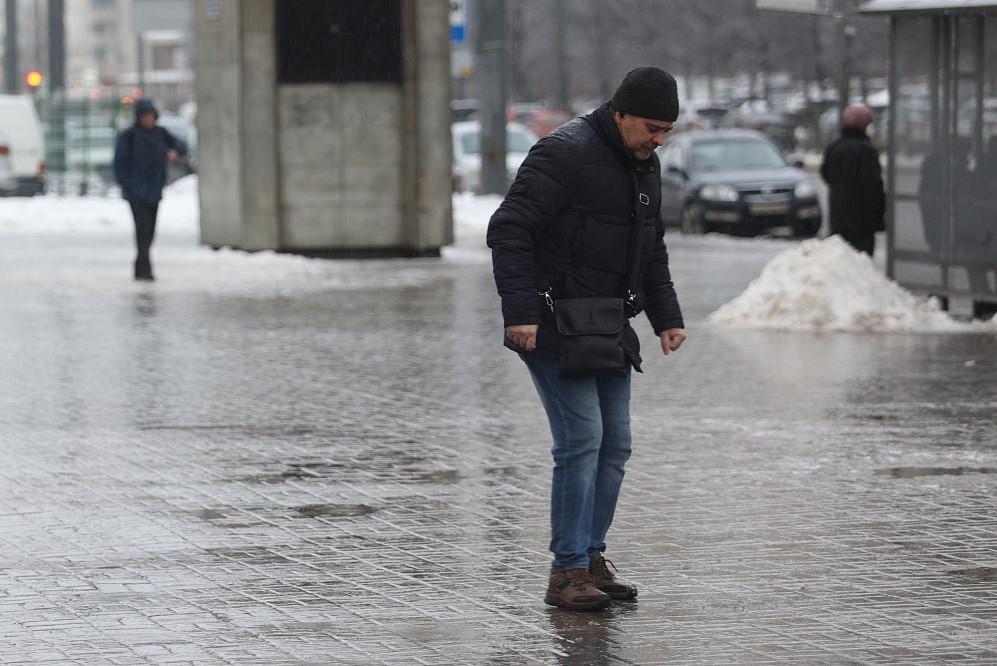 «Желтый» уровень опасности в Петербурге: ждем обледенение и гололедно-изморозевые отложения 