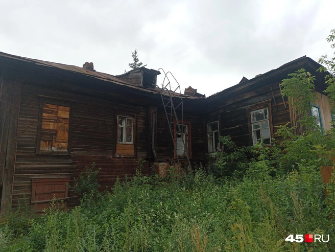 Со двора мы видим, что дом Дуранова — двухэтажный | Источник: Анна Сарапульцева /45.RU