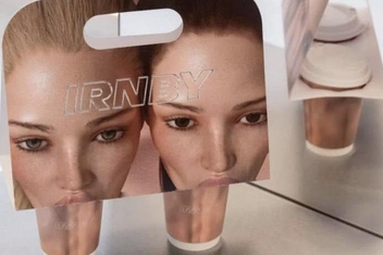 «Взять в рот что?»: как провокационные стаканчики из модной кофейни разгневали пользователей соцсетей