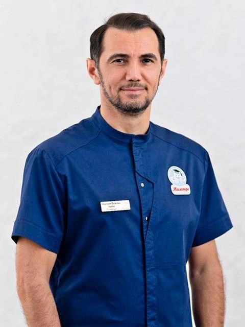 Основатель сети&nbsp;— Омаргаджи Наибов | Источник: Maestro-stomat.ru