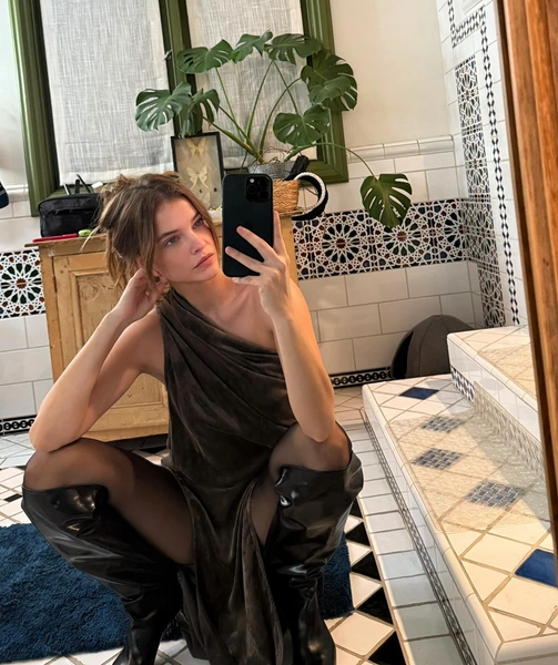 Источник: @realbarbarapalvin