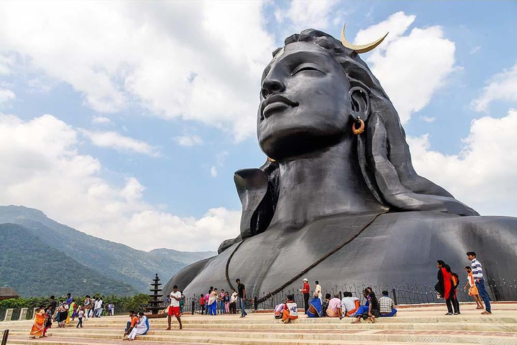 Монументальные формы: посмотрите на 8 гигантских статуй правителей, божеств и мифических животных