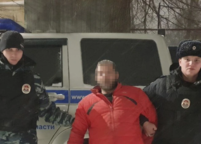 На улице Энгельса мужчина ударил соседку в подъезде и угрожал задушить ее | ya62.ru