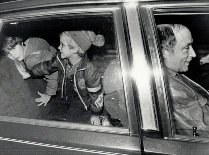 Пьер Трудо с сыновьями — Джастином и Мишелем (одноклассником Софи), 1979 год