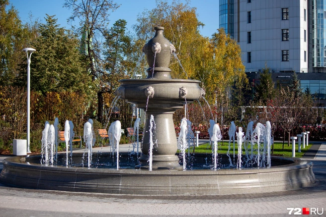 Фонтан красивый. Освежил площадь  | Источник: Павел Красоткин / 72.RU