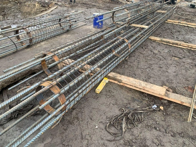 В Калининском районе производят каркасы опор | Источник: пресс-служба Управления дорожного комплекса мэрии Новосибирска