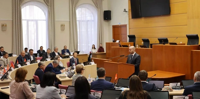 Парламентарии собрались в зале рано утром в субботу | Источник: Вячеслав Федорищев / Max.ru
