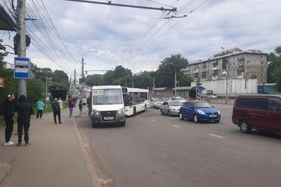 Остановки в Иркутске огородят от очередей на заправках