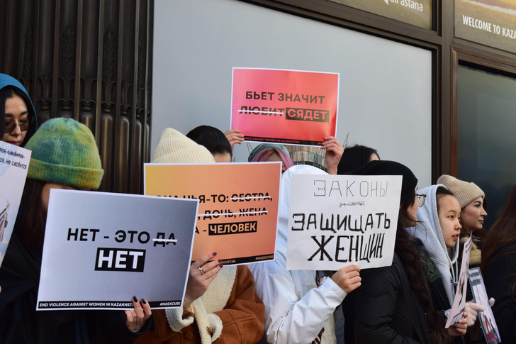 #НетОправданий! Казахстанки в Лондоне вышли на митинг против насилия