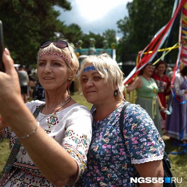 Куда же без селфи! | Источник: Евгений Софийчук / NGS55.RU