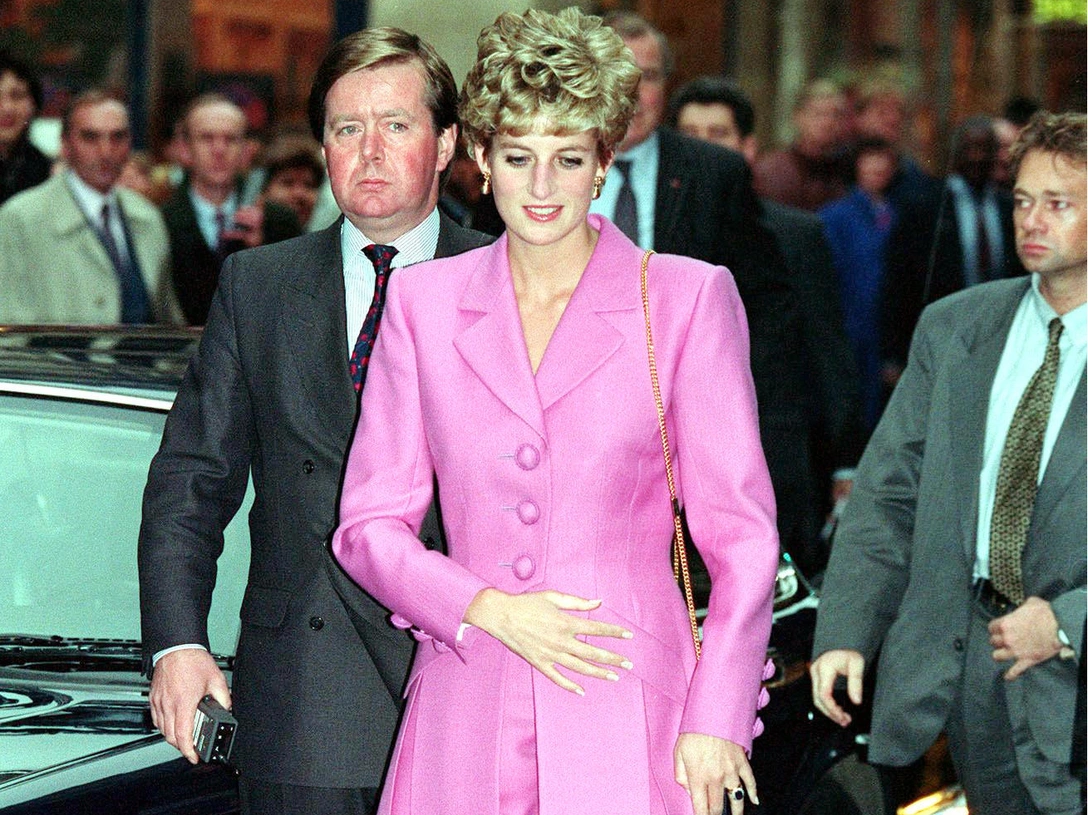 Принцесса Уэльская прибывает в информационный центр по СПИДу в Латинском квартале Парижа, 14 ноября 1992 | marieclaire.ru