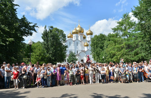 Жители Ярославля с восторгом приветствовали Валентину Терешкову