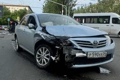 Столкновение Toyota и Volkswagen: виновника ищут по камерам