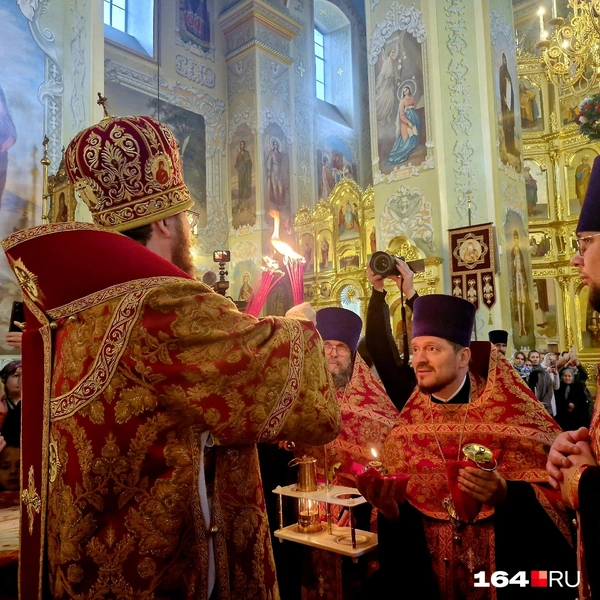 Поступление Благодатного огня | Источник: Виктория Федорова / 164.RU