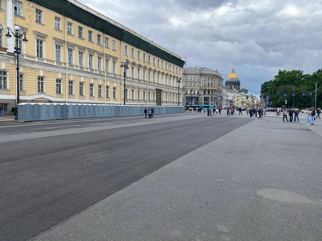 Сотни туалетных кабинок расставят по центру Петербурга на «Алые паруса» | Источник: Комитет по энергетике и инженерному обеспечению Петербурга