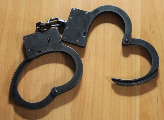 Полицейские задержали подозреваемого в убийстве мужчины на улице Новаторов | ya62.ru
