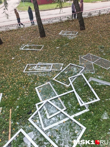 От удара в доме в поселке Молоково, где живет Варвара, ударной волной выбило стекла | Источник: читатель MSK1.RU