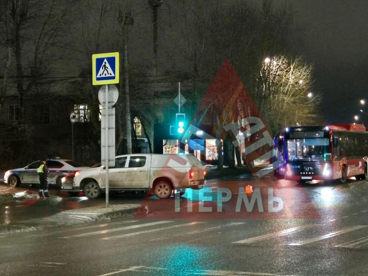 Центр Перми парализовала пробка из-за ДТП с легковушками