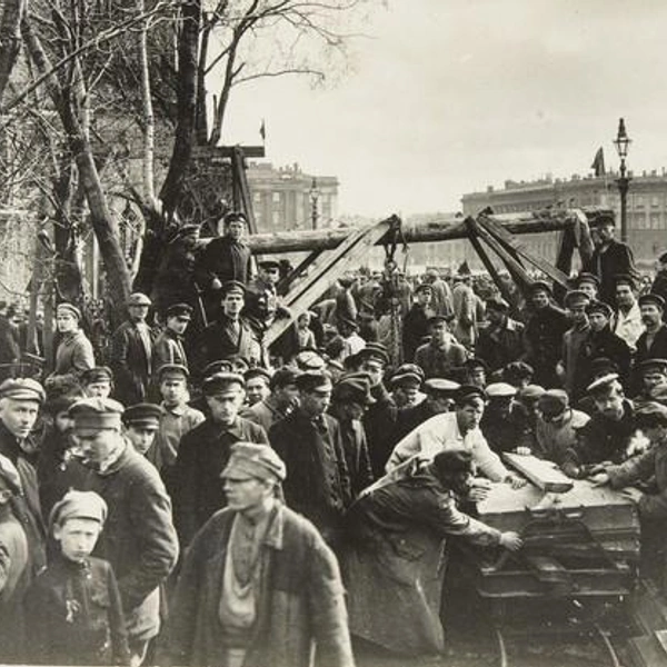 Виктор Булла. Первомайский субботник, 1920 | Источник: Росфото