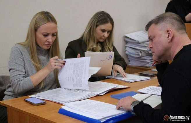 Представители сторон в суде | Источник: Анжела Мнацаканян / FONTANKA.RU