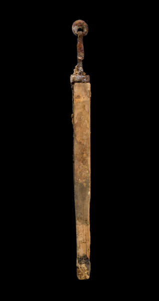 Надежно спрятали в пещере: в Израиле нашли 4 трофейных меча, которые повстанцы захватили у римлян