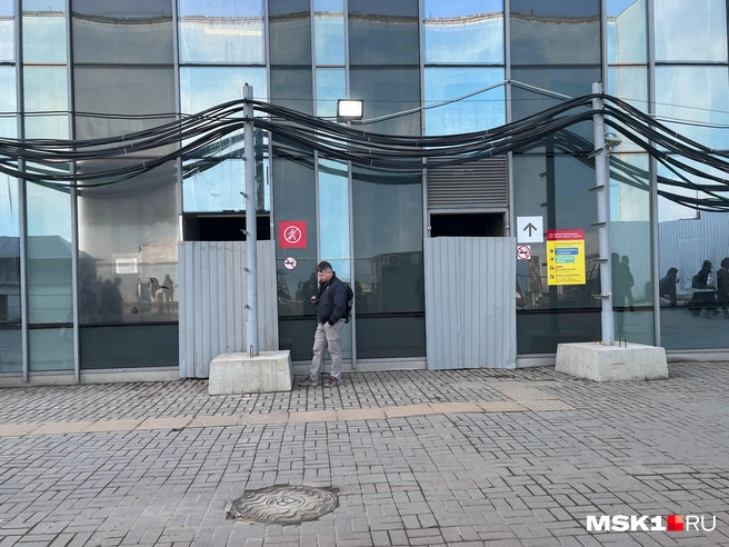 Старые проходы накрыли фанерой | Источник: Виктория Чулюкина / MSK1.RU
